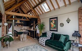 Luxury Private Farm Barn, Airport, Nec